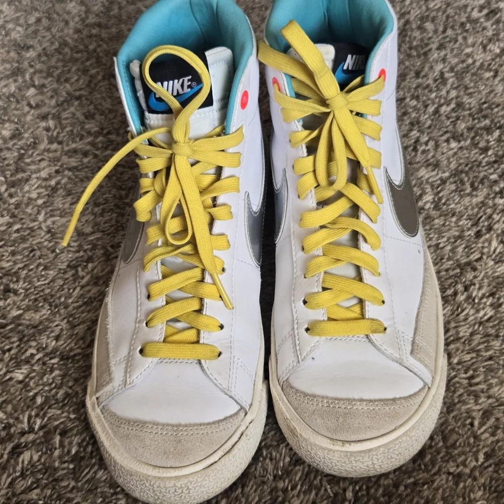 Nike High-Top Sneakers with Yellow Laces And Blue Floral Design Size 6Y